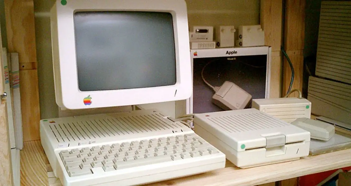 День персонального комп'ютера Apple II