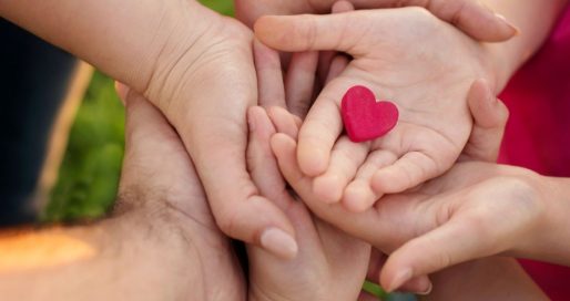 Міжнародний день сім'ї - листівки та привітання до свята. Бережіть найцінніше.