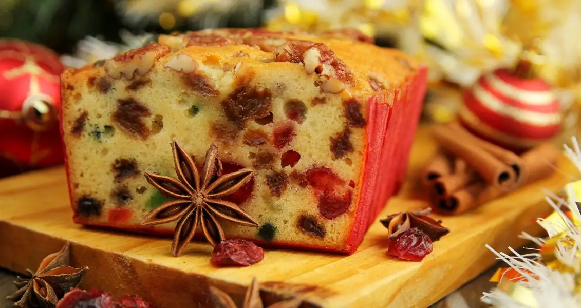 День фруктового торта (National Fruitcake Day)