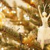 День прибирання ялинки (National Take Down the Christmas Tree Day) відзначають 6 січня.