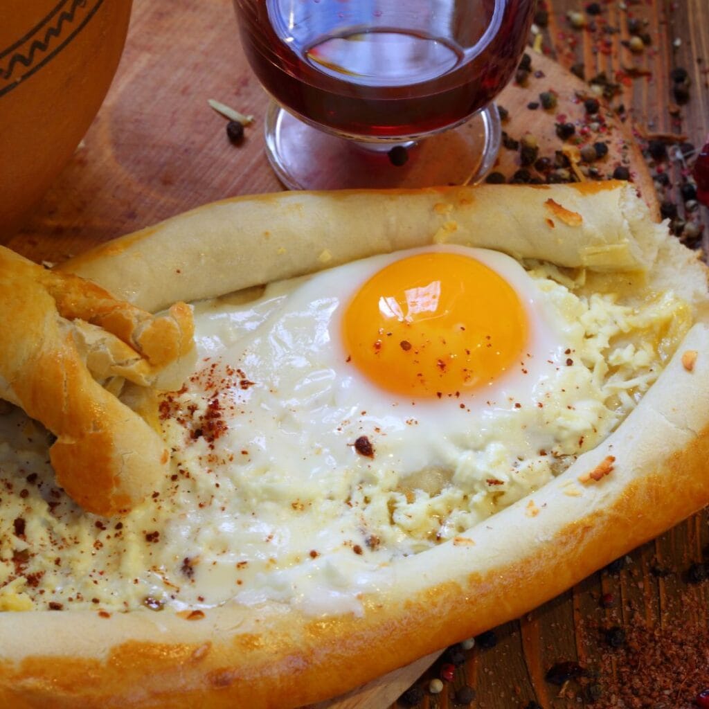 Хачапурі по-аджарськи