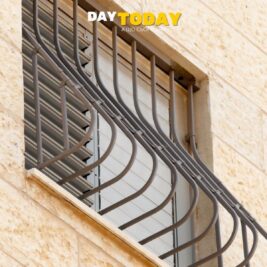 Чому деякі металеві ґрати на вікнах мають вигнуту форму?